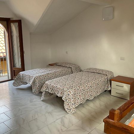 Casa Vacanze Scent Of Roses Verbania Esterno foto