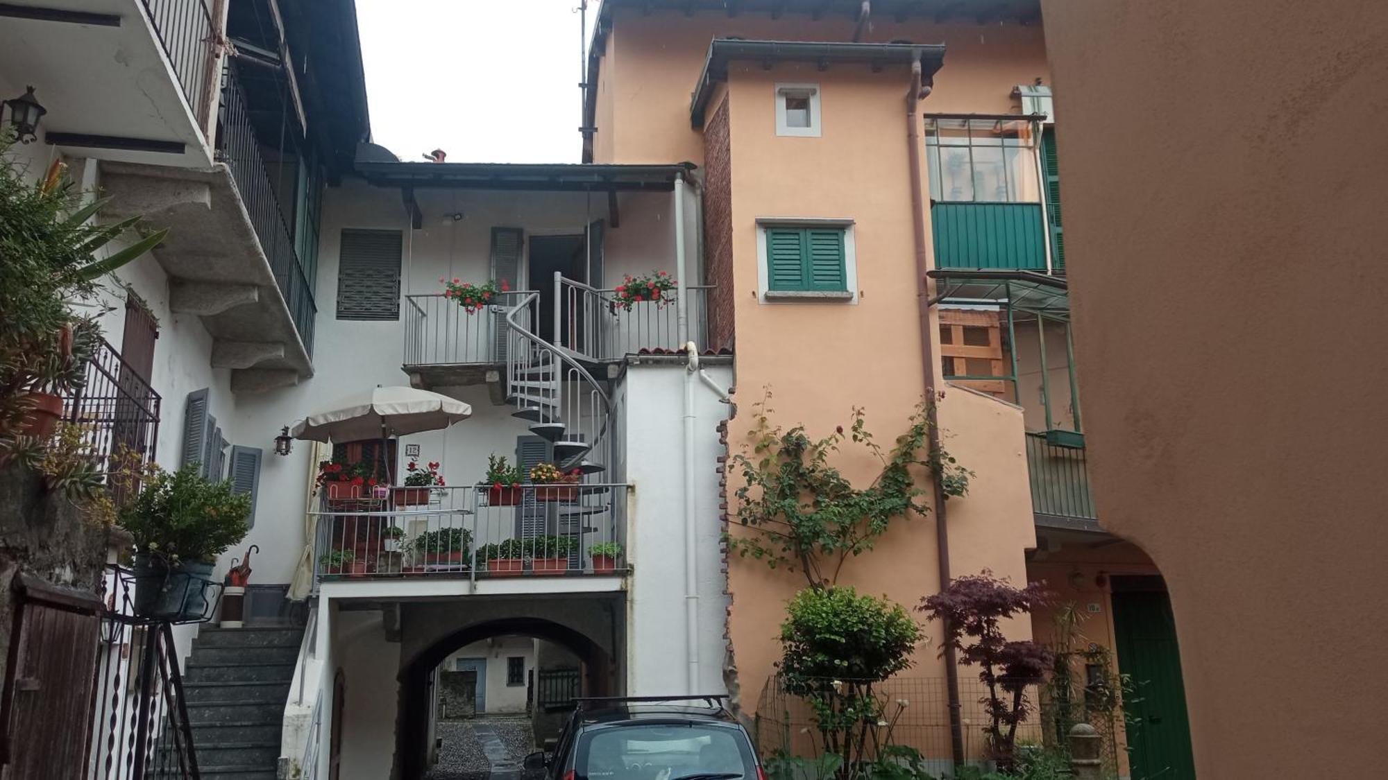 Casa Vacanze Scent Of Roses Verbania Esterno foto