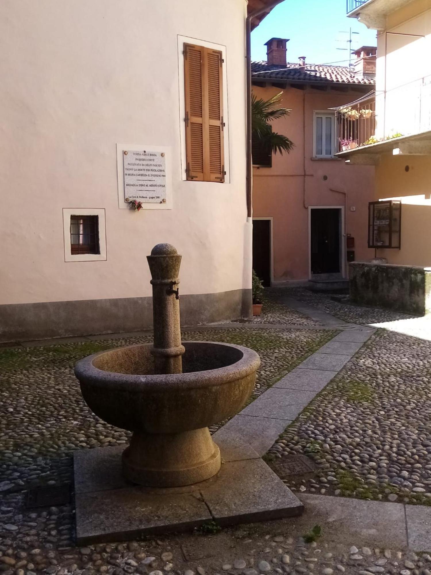 Casa Vacanze Scent Of Roses Verbania Esterno foto
